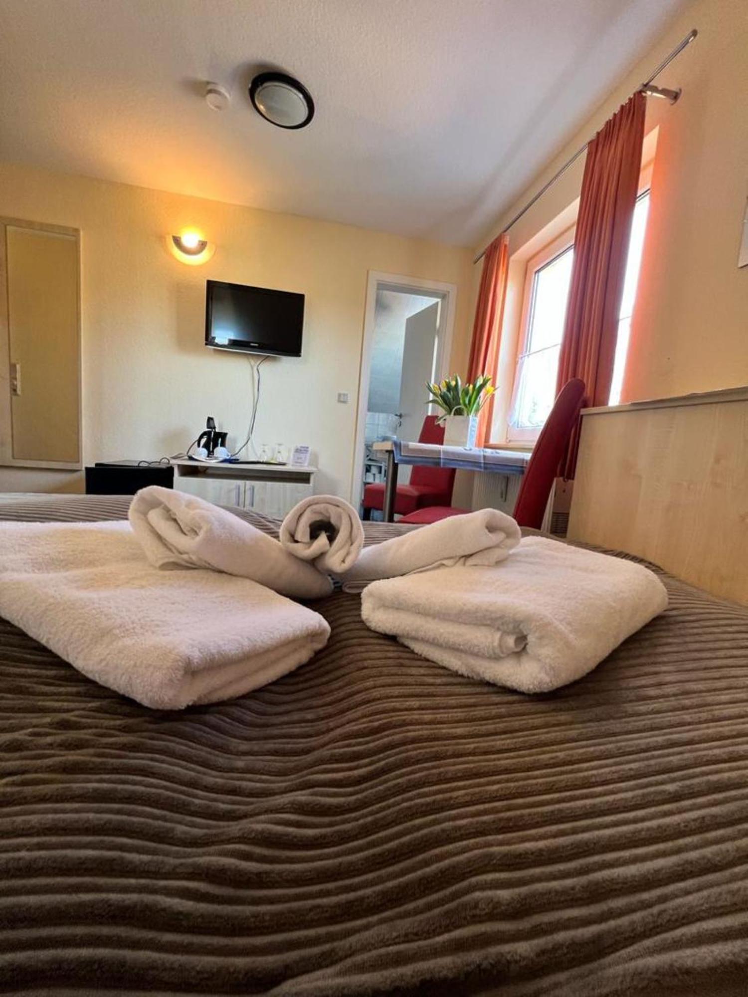 Hotel-Pension Zur Mole Wiek auf Rügen Exterior foto